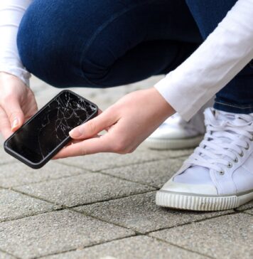 Самые распространенные поломки смартфонов: что делать при разных поломках, куда отдавать телефон, сколько это стоит, как его защитить