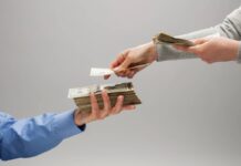 Стоит ли занимать у друзей вместо кредита?