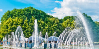 Для прогулок и развлечений: топ-10 лучших парков Москвы