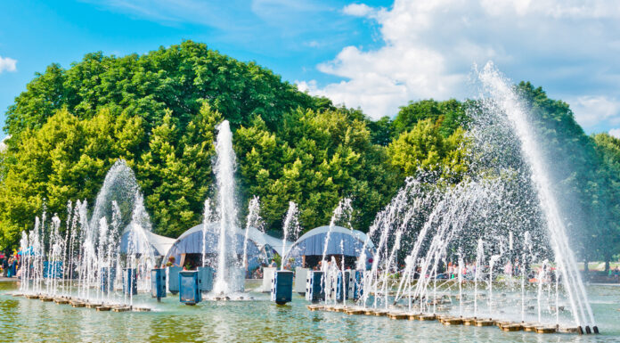 Для прогулок и развлечений: топ-10 лучших парков Москвы