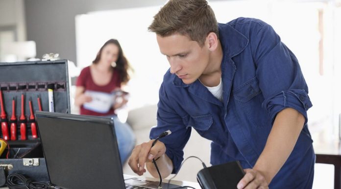 Ремонт компьютеров с выездом: кто осуществляет такую услугу