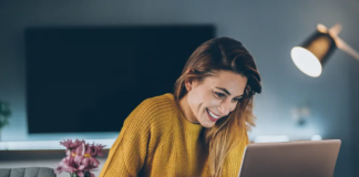 Забавные открытки для поздравления в социальных сетях