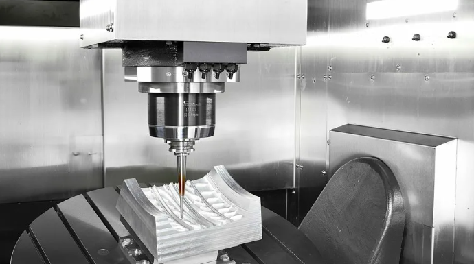 Пятиосевой фрезерный станок с ЧПУ