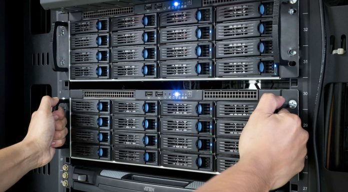 На что обратить внимание при выборе хостинг провайдера с выделенным сервером