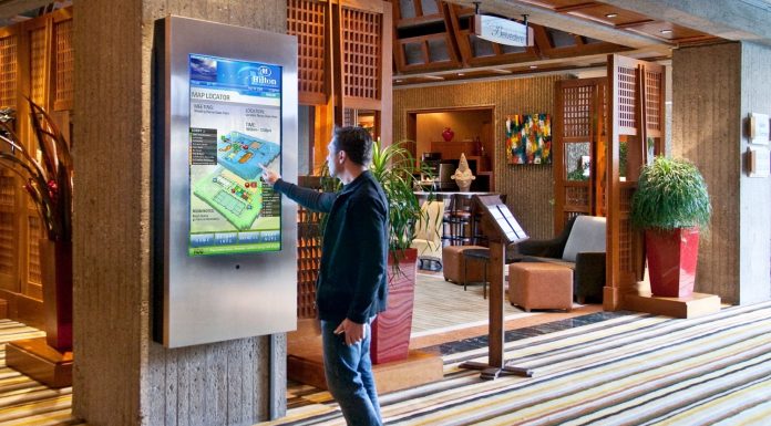 Какая цифровая реклама используется в общественных зданиях: подробности