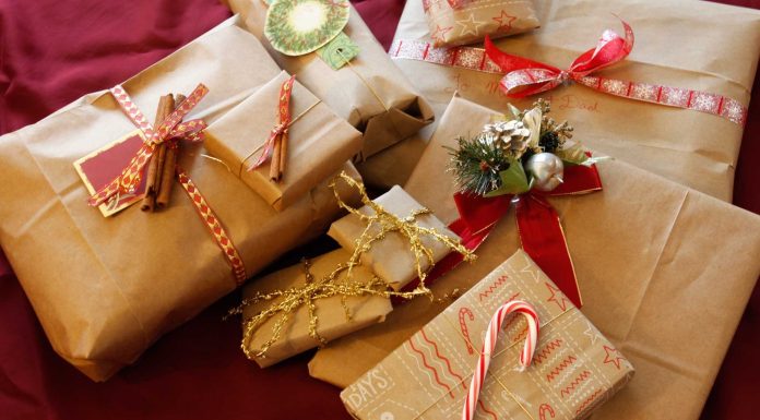 Варианты упаковки для подарков к Новому 2024 году: куда положить дорогой подарок для руководителя или партнера по бизнесу