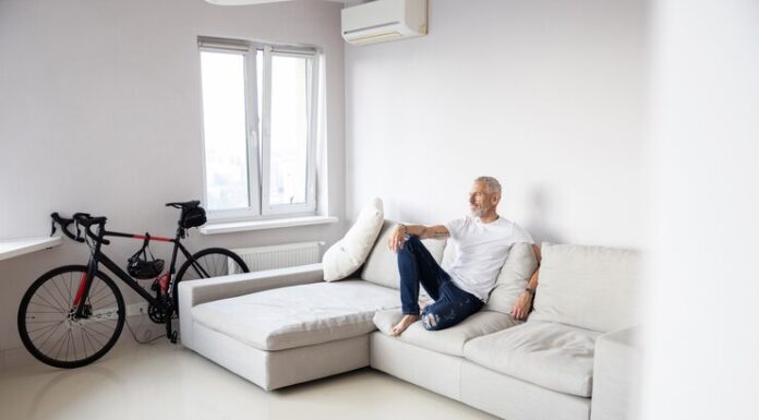 Установка сплит-системы в загородный дом для комфортного климата: что нужно знать