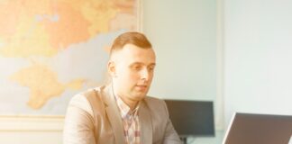 Зачем регистрировать программы и базы данных: преимущества и законодательные требования