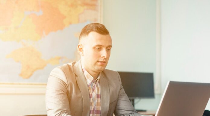 Зачем регистрировать программы и базы данных: преимущества и законодательные требования