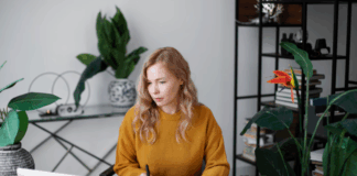 Генератор случайных цветов: инструмент для вдохновения дизайнеров