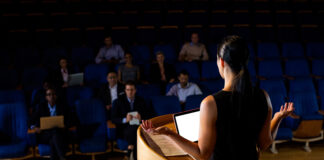 Интернет-маркетолог говорит: Развиваем ораторское мастерство для привлечения клиентов