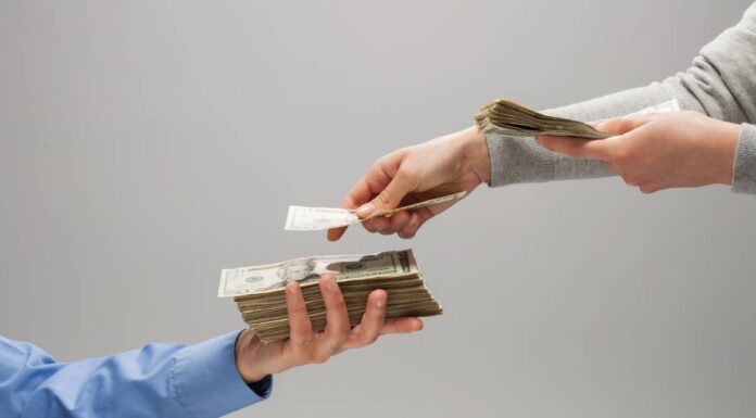 Стоит ли занимать у друзей вместо кредита?